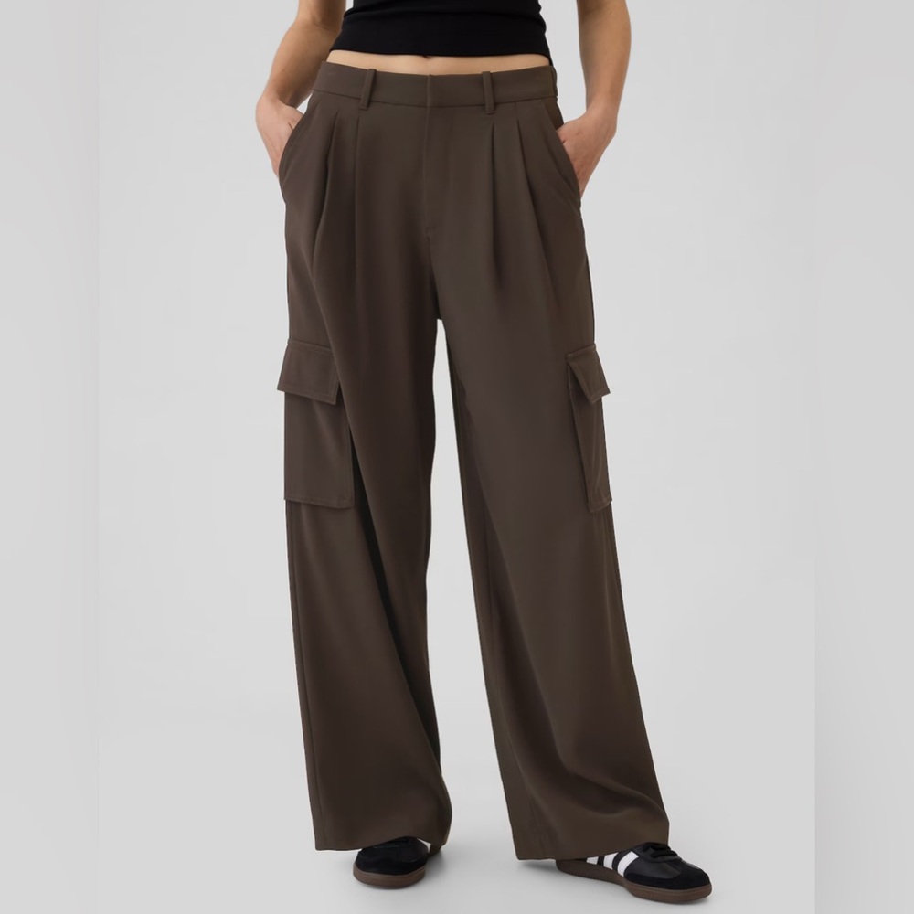 Gap 365 High Rise Cargo Pleated Trousers in Terra Brown